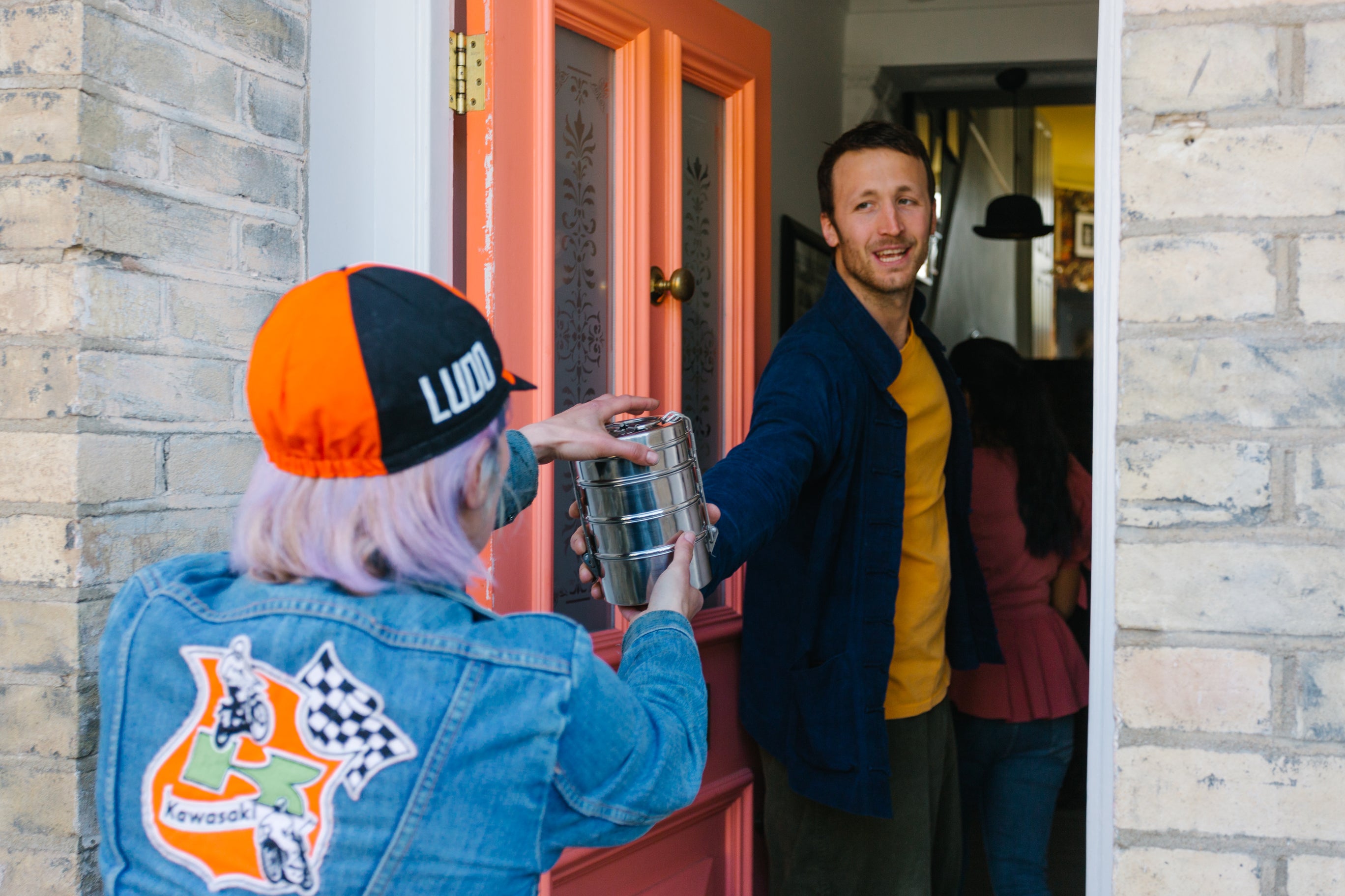 We drop off your fresh dabba - and pick up last week’s